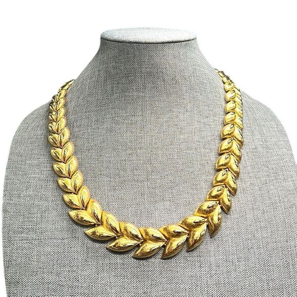 Monet Statement Necklace Graduated Leaves Gold Tone Signed Hook Closure Heavy - Picture 1 of 6